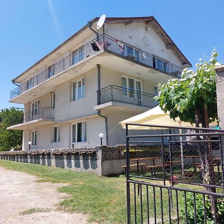 Krimski Guest House And Bungalows Byala  Eksteriør billede